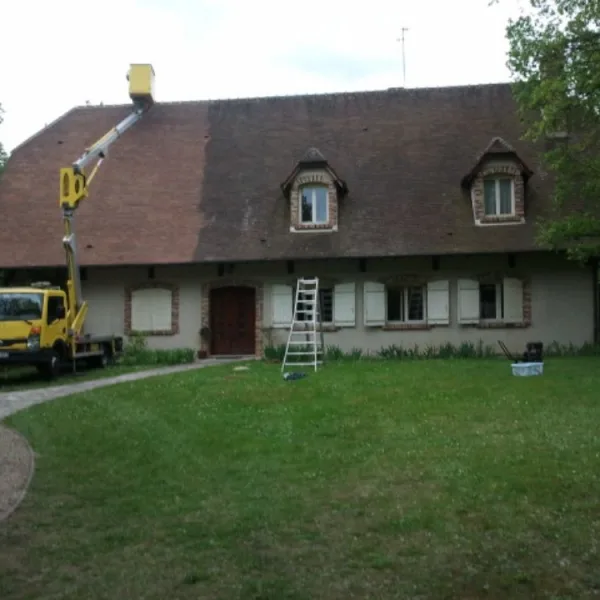 Nettoyage de toiture avec nacelle