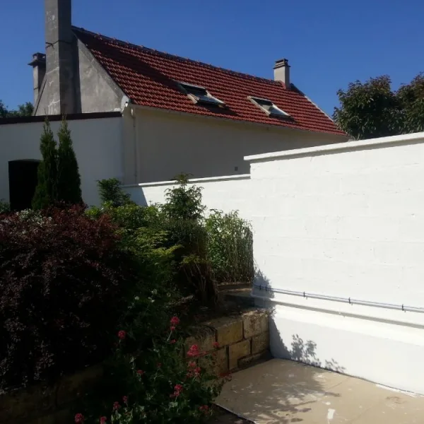 Nettoyage muret de façade et mise en peinture