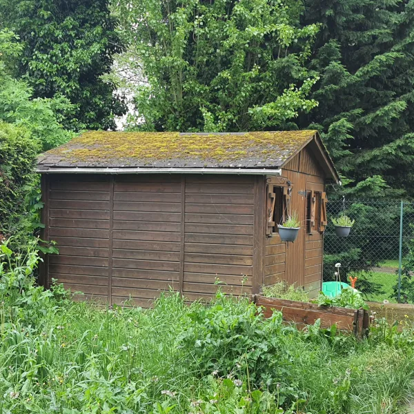 Tole Bac acier sur cabane de jardin Saint-Just-en-Chaussée