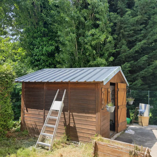 Tole Bac acier sur cabane de jardin Saint-Just-en-Chaussée