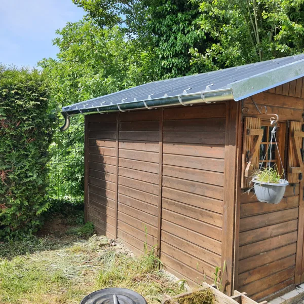 Tole Bac acier sur cabane de jardin Saint-Just-en-Chaussée
