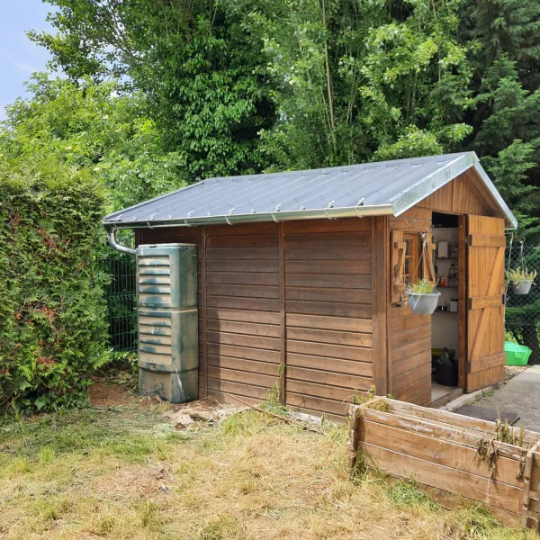 Tole Bac acier sur cabane de jardin Saint-Just-en-Chaussée