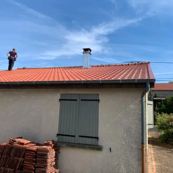 Toiture tôle et cheminée en zinc